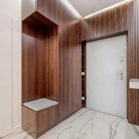 Apartment Mickiewicza Prestige With Parking By Rentujemy Center